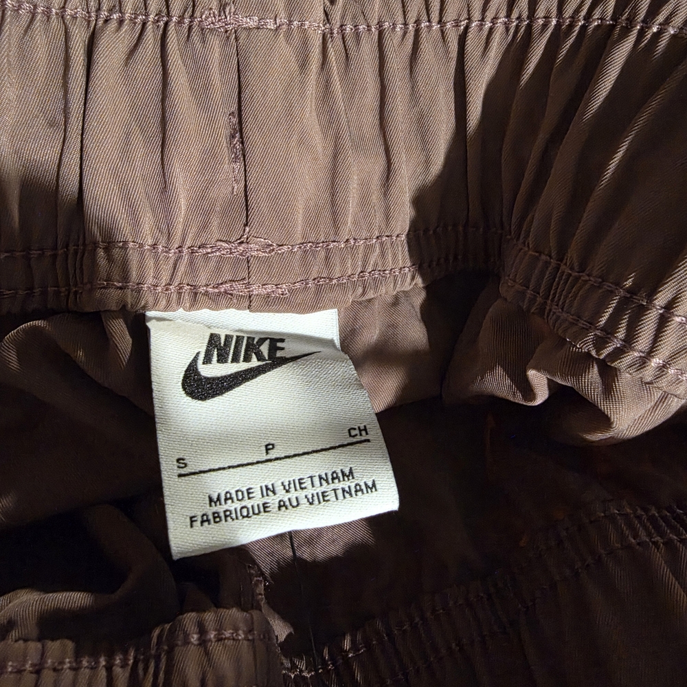 Nike Women's Tan Cargo Shorts - Picture 9 of 10